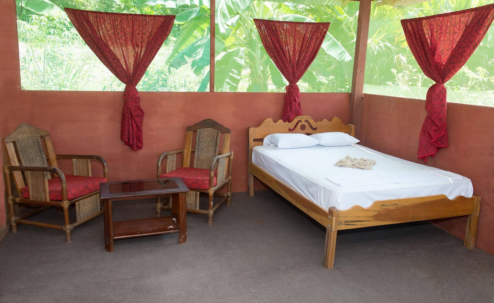 Maniti Expeditions Eco Lodge Iquitos Buitenkant foto